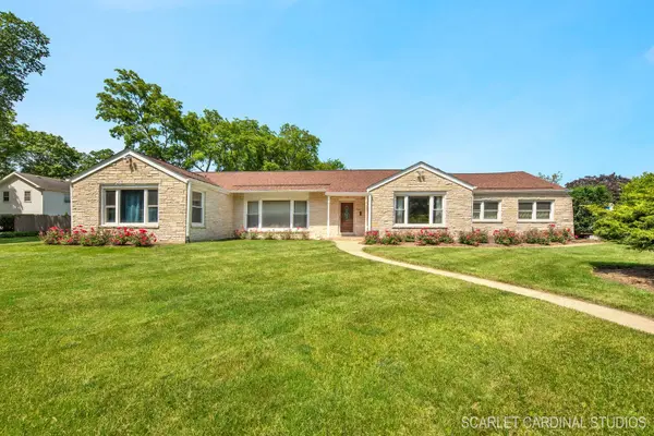 706 S Gables BLVD, Wheaton, IL 60189