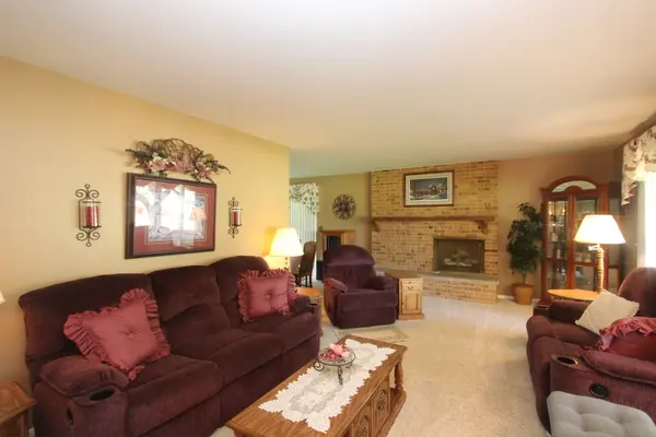 712 Maple ST, Marengo, IL 60152