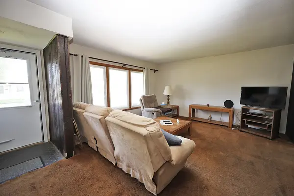 1255 Dover LN, Elk Grove Village, IL 60007