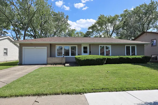 1255 Dover LN, Elk Grove Village, IL 60007