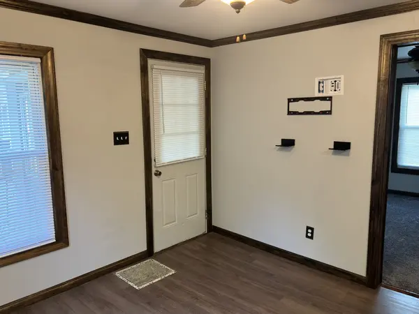 34 W Walnut ST, Albion, IL 62806