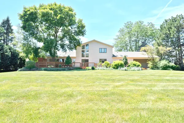 7S745 CREEK DR, Naperville, IL 60540