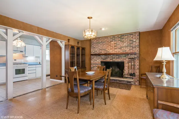 2525 Donald CT, Glenview, IL 60025
