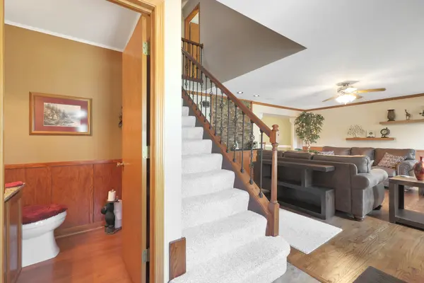 406 Hillandale DR, Bartlett, IL 60103