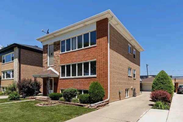 7232 W Crain ST, Niles, IL 60714