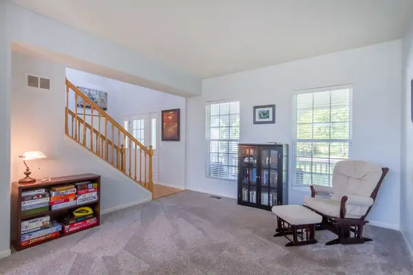 381 Talismon DR, Crystal Lake, IL 60012