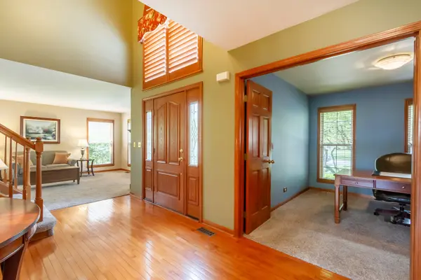 1533 Derby LN, Bartlett, IL 60103