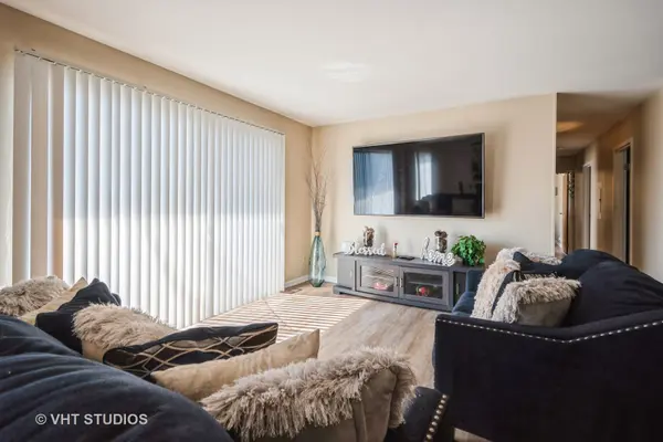 900 W Sunset DR #304, Glenwood, IL 60425