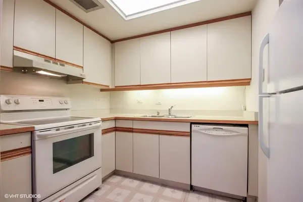 40 E DELAWARE PL #1204, Chicago, IL 60611