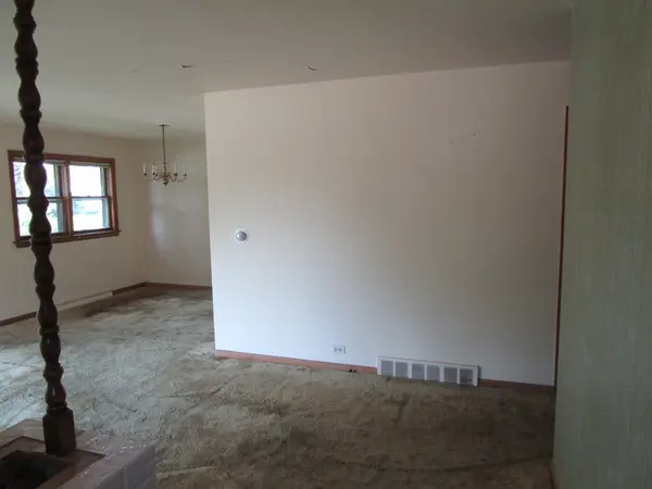 7246 W Oakton ST, Niles, IL 60714