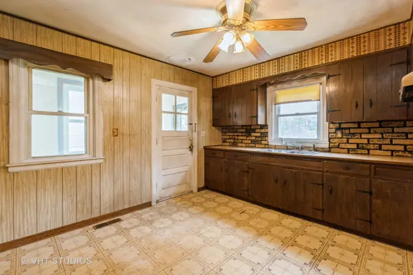 740 Leith AVE, Waukegan, IL 60085