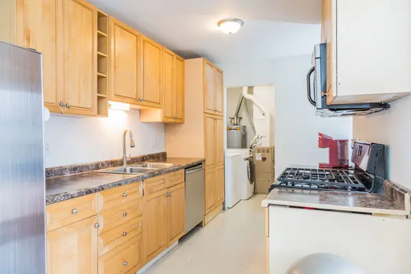 1706 QUEENSBURY CIR #1706, Hoffman Estates, IL 60169