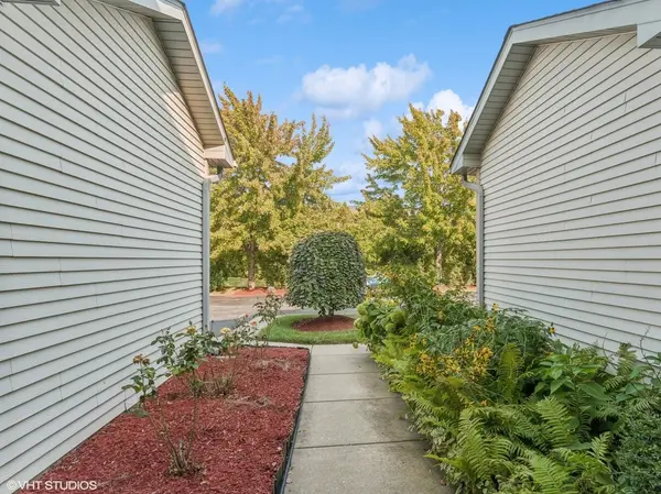 224 N Walnut ST #E, Bensenville, IL 60106