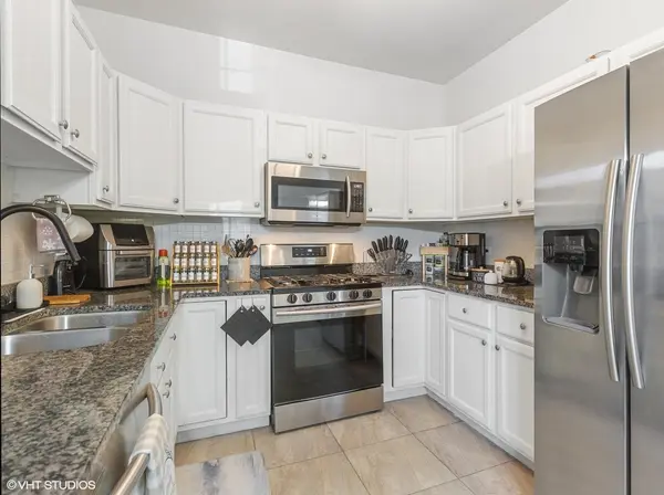 224 N Walnut ST #E, Bensenville, IL 60106
