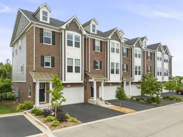 939 Coletta CIR, Naperville, IL 60563