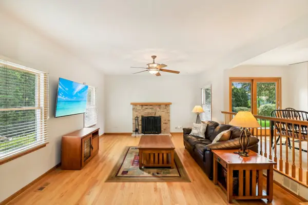681 Wortham DR, Mundelein, IL 60060