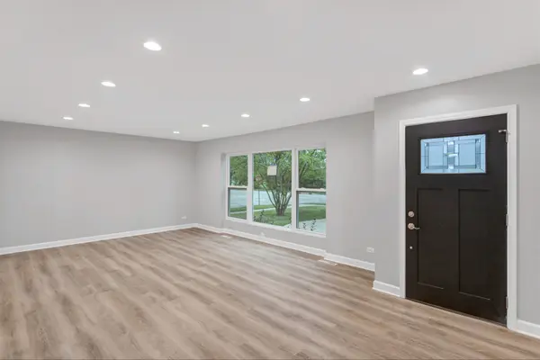 1311 W White Oak ST, Arlington Heights, IL 60005