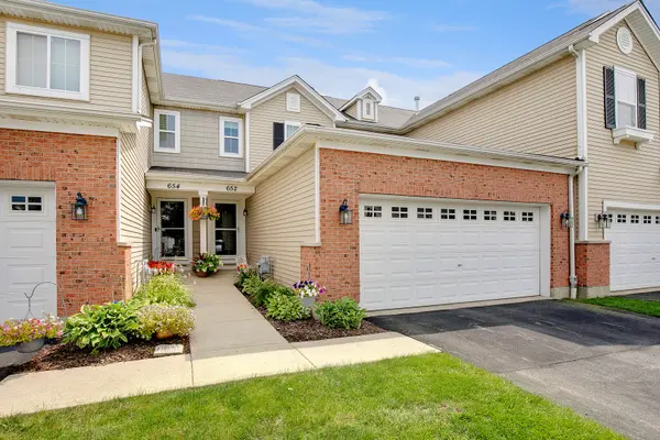 652 Grand Canyon CIR #176, Crystal Lake, IL 60014