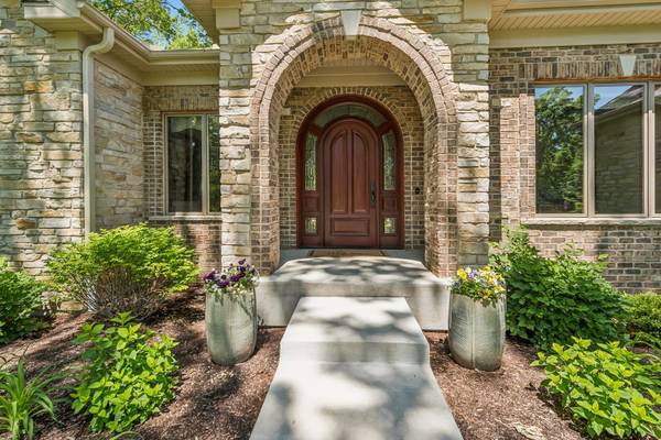 2492 Brentwood DR, Spring Grove, IL 60081
