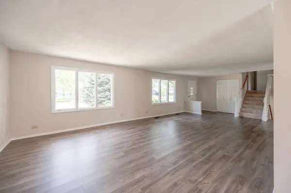 505 Janine LN, Schaumburg, IL 60193