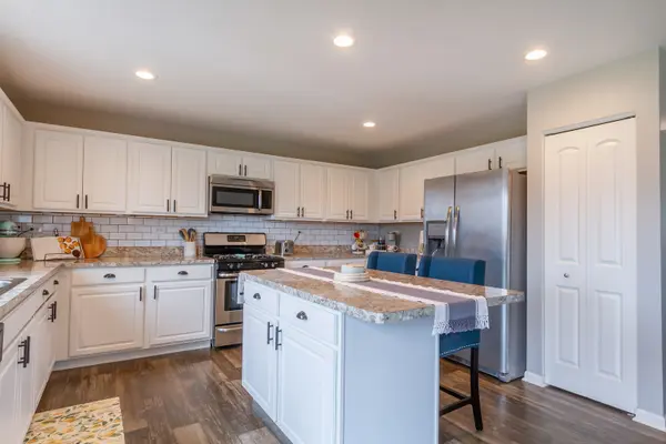 1611 Lakeland LN, Pingree Grove, IL 60140