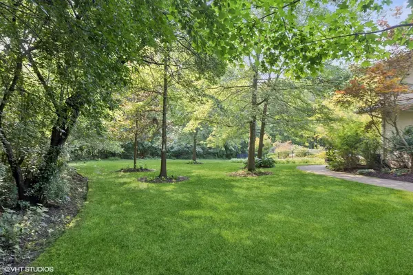 108 Oak Ridge DR, Burr Ridge, IL 60527