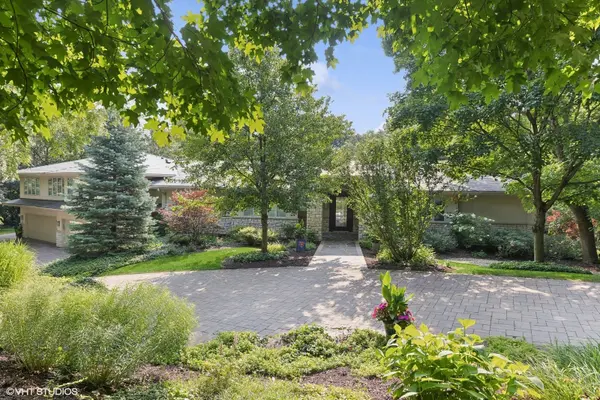 108 Oak Ridge DR, Burr Ridge, IL 60527