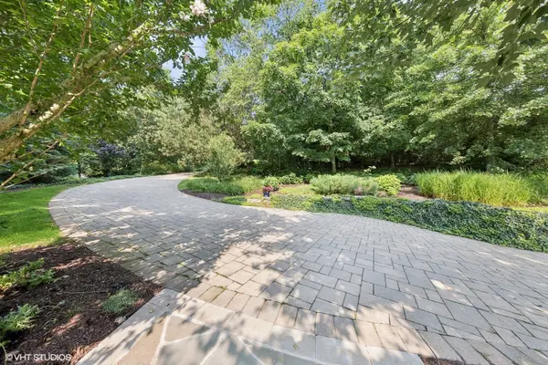 108 Oak Ridge DR, Burr Ridge, IL 60527