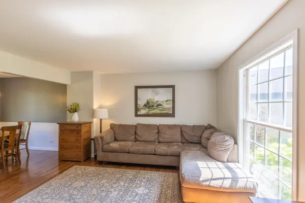 1335 Nantucket CT, Carol Stream, IL 60188