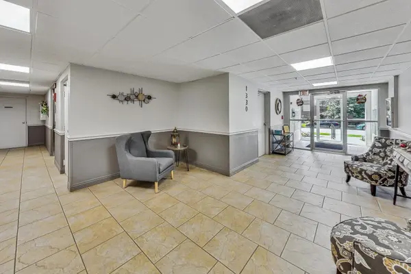 1330 PERRY ST #504, Des Plaines, IL 60016