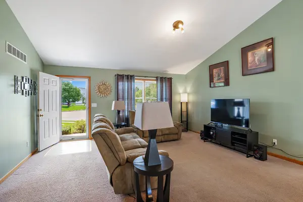 1233 Loren DR, Dekalb, IL 60115