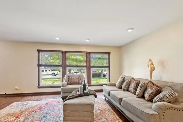 2705 Larkspur LN, Hazel Crest, IL 60429