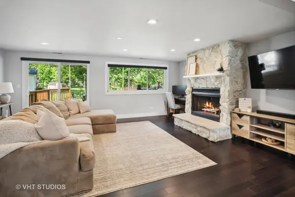 320 N Salem DR, Schaumburg, IL 60194