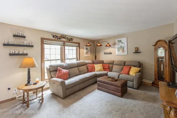 26 Evergreen DR, Streamwood, IL 60107