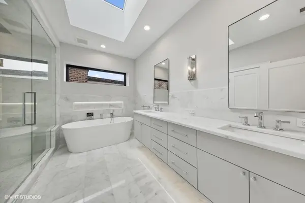 3807 N Claremont AVE, Chicago, IL 60618