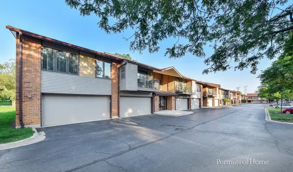 821 Oakton ST #202, Elk Grove Village, IL 60007