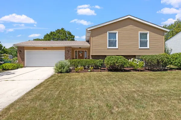1526 Pembroke LN, Wheaton, IL 60189