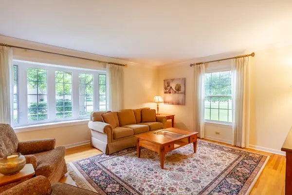 0N210 Robbins ST, Winfield, IL 60190