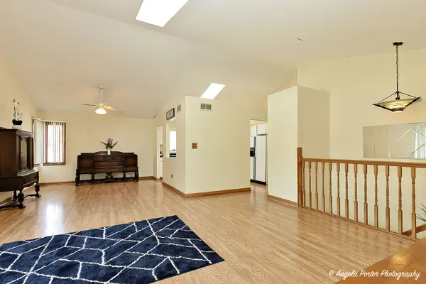 2019 Alta Vista DR, Waukegan, IL 60085