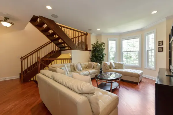 924 Shandrew DR, Naperville, IL 60540