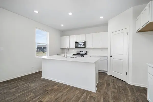 9989 Central Park BLVD, Huntley, IL 60142
