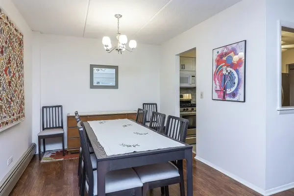 100 W PARK CIRCLE DR #1H, Wheaton, IL 60187