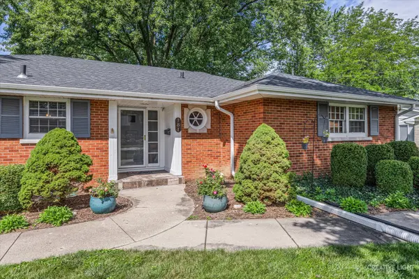 381 Lra DR, Aurora, IL 60506