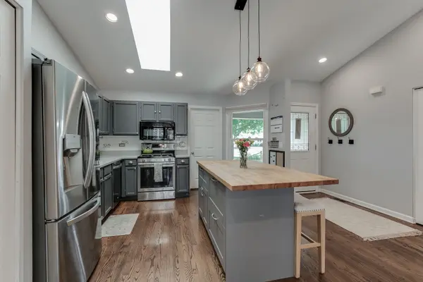 506 Indian Ridge TRL, Wauconda, IL 60084