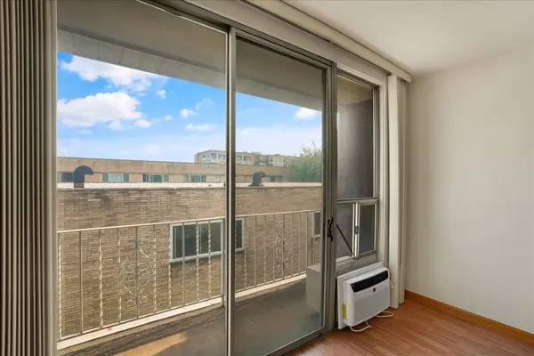 415 Wesley AVE #44, Oak Park, IL 60302