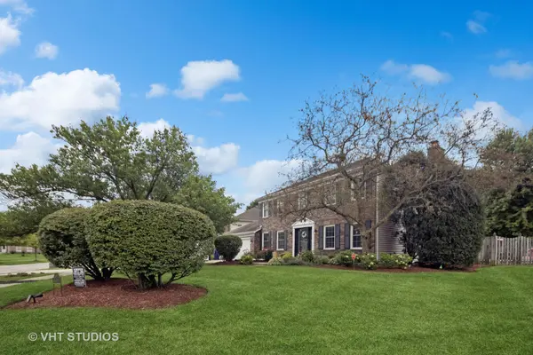 718 Raintree DR, Naperville, IL 60540