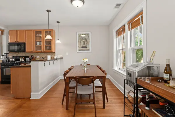 227 N Oak Park AVE #2E, Oak Park, IL 60302