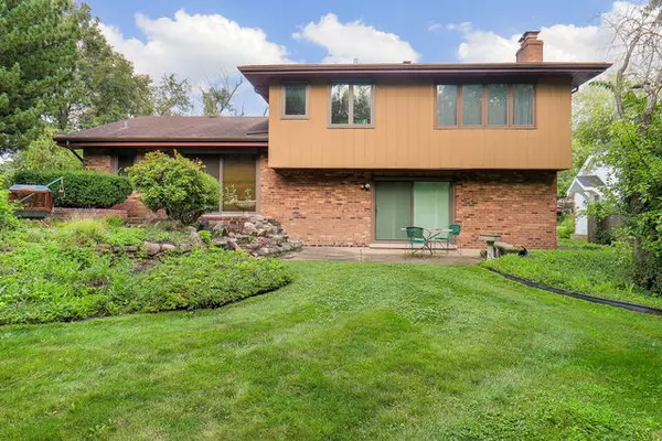 1000 Woodview RD, Burr Ridge, IL 60527