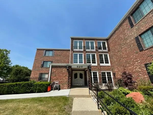 520 Biesterfield RD #106, Elk Grove Village, IL 60007