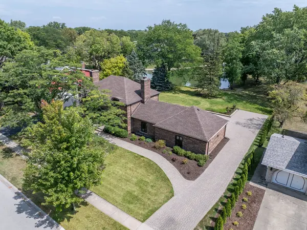 695 Ruskin DR, Elk Grove Village, IL 60007